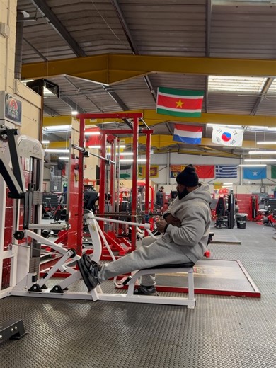 Marc Hector - IFBB PRO - Online Coach on Instagram: "Pull - back, biceps & rear delts … Some videos from my training session yesterday. This is now my 6th week in this current training split. A few exercises have changed whilst I was getting a feel for what felt comfortable for me, more so from a shoulder point of view. Now that my exercises are pretty nailed down, I did the session for the first time at a different gym. I’m a big believer that to make progress, consistency, intensity and the ab