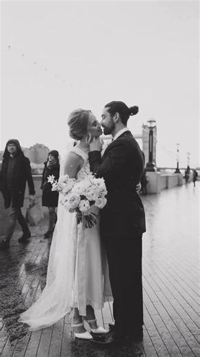 Top Tip: If you plan on taking a walk in your wedding veil choose a lightweight ballet or floor length design so you can remain hand in hand with your forever person on your special day - veil floating in the dreamy breeze 🤍 The silhouette veil is created with premium illusion tulle, handcrafted in the Garter & Veil studio - need a a specific shade to match your unique wedding outfit? Choose from a rainbow of tulle options 🕊 Order online or visit the Garter & Veil boutique. —————— Planning, St