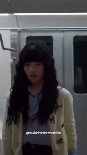 Meu diário de doramas on Instagram: "🎥 Nome do drama: Affinity (ou Atração Ardente) é um C-drama de 2026, com cerca de 30 a 40 episódios, que mistura romance, ficção científica e elementos de guideverse. A trama se passa em 2051 e foca na intensa conexão genética e obsessão entre Wu Nong Yu, uma estudante de engenharia genética, e Xie Xin Xu, um homem antissocial que se aproxima dela após um evento trágico. Sinopse Completa A história começa com a descoberta de um artefato espacial que revela u