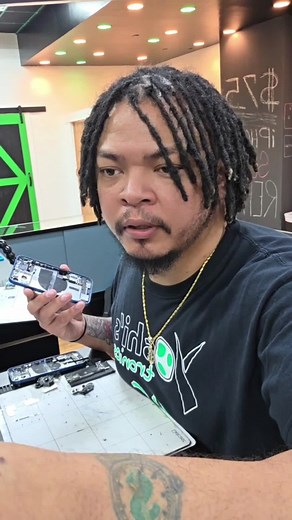 Ever wonder what a digitizer does? It's the part that detects your touch! If your screen's broken, that's probably why it's not working. #tech #phoneRepair #digitizer #screenRepair #YoshisTronics