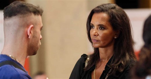 "C'est le monde à l'envers" : pourquoi la fille de Karine Le Marchand, Alya, s'inquiète pour elle