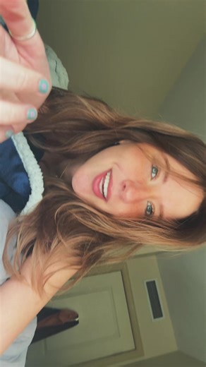 Mandy (@amandacampbellofficial)’s videos with In My Room - Julia Wolf