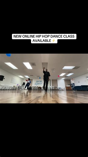 Online Hip Hop Dance Class is LIVE 💥 We start with a proper warm-up (bounces, rocks, grooves), break down hip hop foundations, hit musicality freestyle drills… and at the END of class we learn a full dance routine to In Da Club by 50 Cent 😮‍🔥 This class is for you if you want to: • Feel more confident dancing • Actually understand grooves timing • Stop feeling stiff and start feeling FREE CLICK LINK IN BIO AND CHOOSE ONLINE DANCE CLASS 1/19/26 to join the class and I’ll send my dance class li