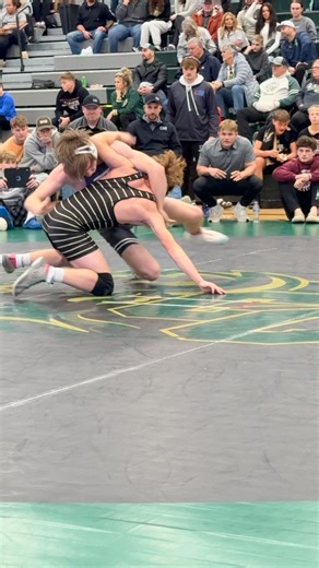 🤯 Trailing 8-0, Alex Ramponi of Crofton/Bloomfield gets the late pin over Northwest’s Kadyn Friesen to take the championship at 150. | R-N Sports