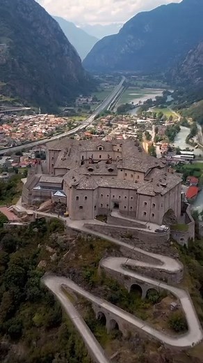 Fort Bard, also known as Forte di Bard, is a 19th-century fortified complex located in the Aosta Valley, northwestern Italy, perched on a rocky prominence above the town of Bard. Built between 1830 and 1838 by the House of Savoy under Charles Albert, it replaced a medieval castle dating back to the 5th century. Strategically positioned at the entrance to the Aosta Valley, it controlled historic routes between Italy and France, famously delaying Napoleon’s 40,000-strong army for two weeks in 1800
