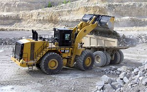 Cat shows how to operate large loaders like a pro with in-depth tour of 988K