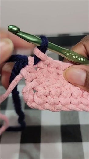 How to Change Colors in Crochet - Double Crochet #crochetlessons #beginnercrocheter #crochet