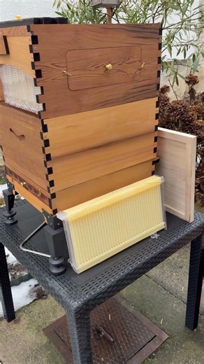 Detail na flow hive úľ - revolúcia vo včelárstve?