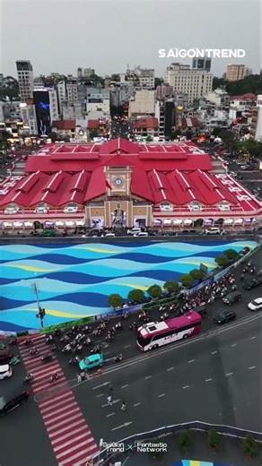 Panoramic view of Ben Thanh Market