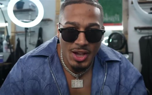 WWE legend returns to give advice to Carmelo Hayes' girlfriend; gets assaulted by former champion