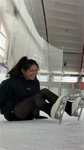 Well the ice is slippery 🤣 #beginner #adultskating #iceskating #figureskating #ไอซ์สเก็ต