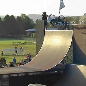 2022 UCI BMX FREESTYLE PARK WORLD / AUSTRALIA. ( @ucibmxfreestyle ) • BMX Park Men: • 🥇@loganmartinbmx AUS • #ucibmxfreestyle #australia #bmxpark #bmxsfreestyle #bmx #bike #bmxtricks #bmxbike #eminentbmxtv • Repostado by: @pebmx30 | Eminent Bmxtv