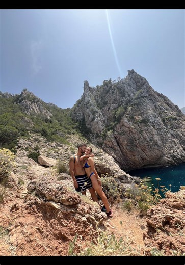 Vidéos de Calia’round the world (@caliapistone) au sujet de and this