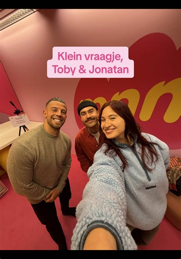 Toby & Jonatan zitten in het tweede seizoen van ‘De Rugzak’ en zijn nu besties, maar hoe was hun eerste ontmoeting? 👀 #kleinvraagje #MNM
