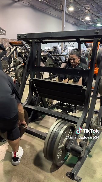 Hip press 7 PPS x 19. 🤠 #legday#quads#destinationdallas#texas#dallas#bodybuilding#figurepro#teacher#train#workout#gym