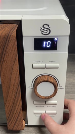 Swan 20L Nordic Digital Microwave - Stylish Kitchen Upgrade