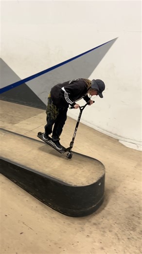 2 from the alley 📽 : @Cameron Bacon USE CODE “SWISE” - @Dogg Scooters @STREETWISE @coast.southwest @jusbelowsociety @eaglesupply for ya sporting goods #jbsfam #jbsfamily #scooters #theukway #ohlaybrand