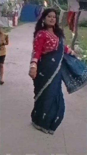 saree me kaise rag rahi hu