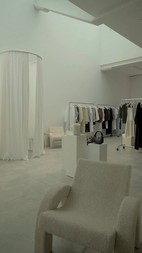 Moda Operandi | We’re POPPING UP With @thefrankieshop Frieze New York is officially underway, and @modaoperandi has teamed up with @thefrankieshop on an... | Instagram