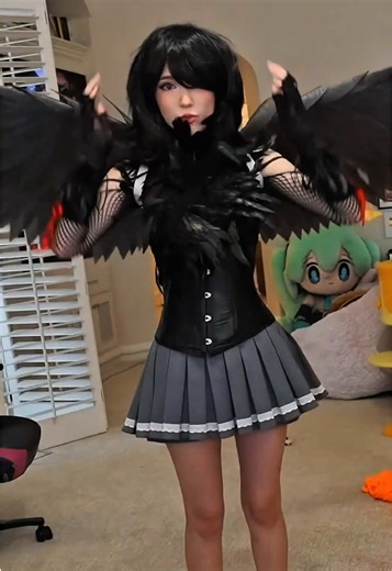 Emiru's Fallen Angel Costume vs. Angry Bird Cosplay