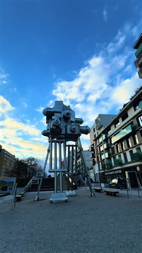 “Trifot” can also make use its lenses to track the surroundings and to display selected persons on large screens. The author of the work was inspired by the British writer John Wyndham’s sci-fi book, the Day of the Triffids. The sculpture is 8 metres across. #prague #europe #foryoupage❤️❤️ #viral #czech