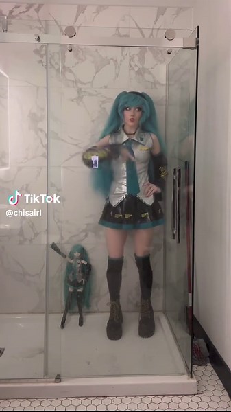 Miku Doll Cosplay Transition