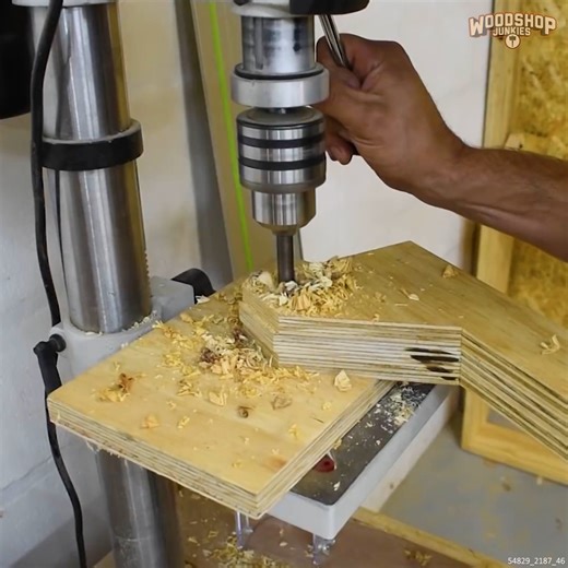 Designing a Workbench That Saves Space #smallworkshop #workbench #worktable #asmrwoodworking #asmrvideo | Woodwork Junkie