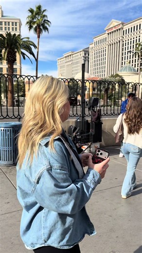 When you’re walking down the strip and get recruited 🎶🎤 @Hanna.medina #lasvegas #thestrip #vegaskaraoke