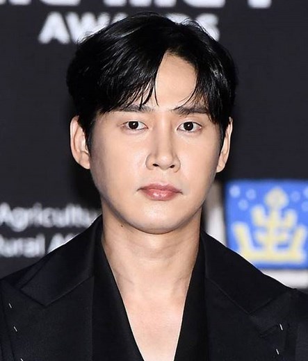 Park Sung-hoon Wiki, Height, Age, Wife, Children, Family, Biography & More - WikiBio