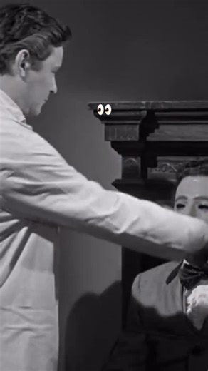 Programa História do Cinema Online on Instagram: "Mr. Sardonicus (1961) Mr. Sardonicus é um filme de terror de 1961, produzido e dirigido por William Castle, baseado no conto “Sardonicus”, de Ray Russell, que também escreveu o roteiro. O filme é estrelado por Oscar Homolka, Vladimir Sokoloff, Guy Rolfe e Audrey Dalton. A história acompanha o Barão Sardonicus, um homem cujo rosto fica congelado em um sorriso horripilante enquanto ele rouba o túmulo de seu pai, Henryk Toleslawski, para obter um bi