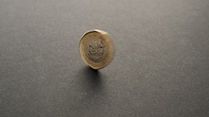 Uk One Pound Coin Spinning Slow 库存影片视频（100% 免版税）25869668 | Shutterstock