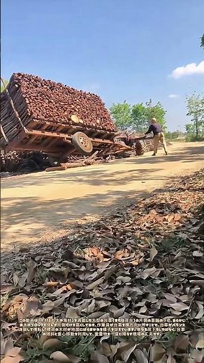 片側を上げて横転させる：木材満載の台車が倒れる仕掛け