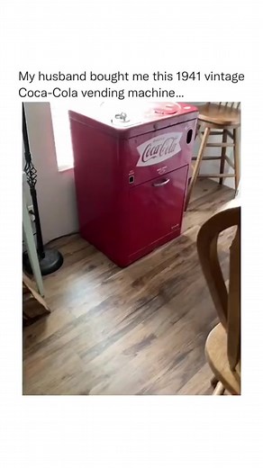 Vintage 1940 Coca Cola Vending Machine