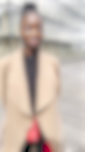 Et non, un oeil de boeuf et un judas ce n’est pas la même chose ! 👀 L’oeil de boeuf, c'est un type de fenêtre, et c’est surtout une bonne astuce pour ajouter de la lumière et aérer les pièces les moins spacieuses. Et on le sait, chaque mètre carré compte ! Si vous avez un projet de vie, n’hésitez pas à venir en discuter avec les équipes du réseau Stéphane Plaza Immobilier. #StephanePlazaImmobilier #Architecture #MicroTrottoir #Immobilier #ProjetsDeVie | Stéphane Plaza Immobilier