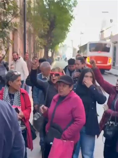 🏛️📄 La inconformidad ciudadana por el aumento al predial provocó la suspensión de la primera sesión de Cabildo de 2026 en Durango. Más de 10 mil firmas respaldan el rechazo al aumento. ¿Habrá diálogo la próxima sesión? #paratiiiiii #durango #noticias #meganoticias #meganoticiasdurango #flypシ゚ #flypシ゚viral❤❤ #foruyou #Durango #flypシ゚viral #predial