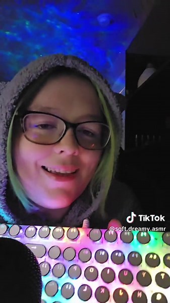 ⌨️ Keyboard typing ASMR 👇 #asmrsounds #satisfying #asmrtiktoks #asmr #asmrtyping