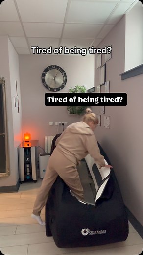 Tired of being tired? This is what 700% more oxygen in your cells feels like. If you’re constantly drained, foggy, or just not bouncing back the way you used to—your cells might be starving for oxygen. Hyperbaric Oxygen Therapy (HBOT) is like a deep breath for every cell in your body. Inside our pressurized chamber, you breathe in 100% pure oxygen—up to 700% more than you’d get from the air around you. This super-saturation helps: ✅ Accelerate healing and reduce inflammation ✅ Boost energy and m