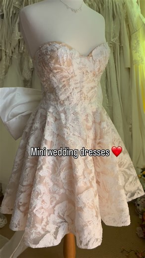 Mini wedding dresses, perfect for the quirky, the vegas, or those who ‘just don’t like conforming’ brides. Fabulous for hen nights, race days, and wedding evenings too. This one is available upto a fabulous UK 20 and has a detachable bow and is beaded to the nth degree. Why not indeed. ❤️ Cheryl @poshfrocksandweddingbelles #miniweddingdress #minidress #wedding #bridal #bride #shortweddingdress #cambridgeshire #cambridgeshirebrides #cambridgeshireweddings #cambridgeshirewedding #rutlandwedding #l