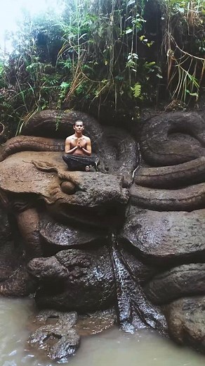 Hidden within the lush jungle of Bali, the Taman Beji Griya Waterfall is not only a sacred natural site but also home to this breathtaking dragon sculpture carved directly into the rock. Water flows from the creature’s mouth, merging art, myth, and nature in a powerful display. The site is believed to be several centuries old, yet its exact age remains unknown. | Unsolved Mysteries & Paranormal Activities