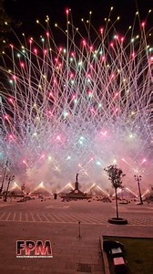 We love it! What a crazy amount of single shots 😍🔥 do you like fireworks? Let me know in the comments! #fireworks #december #viralchallenge #follow @topfans | Freakpyromaniacs