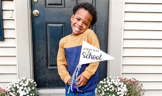 18 Cute and Creative First Day of School Picture Ideas