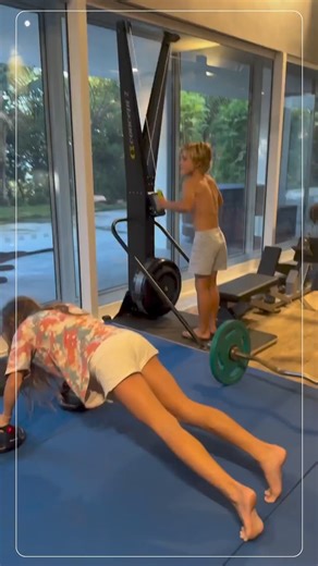 Elsa Pataky comparte su entrenamiento con sus mejores compañeros de 'gym': ¡sus hijos! 💪🏻 | Revista HOLA