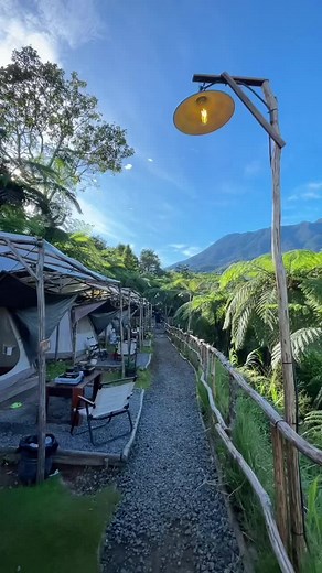 Camping di puncak Bogor, viewnya indah banget langsung disuguhkan pemandangan pegunungan yang kaya gini😍🏕️✨ #viewpegunungan #campingbogor #aestheticvideos #campingpuncakbogor #tempatwisatabogor #puncakbogor #campingideas #campingantiribet #healing #familyfrendly #kidsfriendly