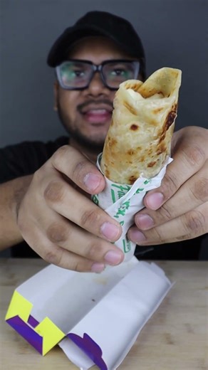 FAASOS CHEESY CORN SALSA WRAP REVIEW 🌯 CHEESY VEG WRAP FAST FOOD DELIVERY TASTE TEST INDIA