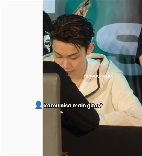 YES, PLEASE. TOLONG GONJRENGKAN GITAR MANTEP ITU KIM RYUL🙏 cr/ terjemahaninRYUL #LNGSHOT #롱샷 #RYUL #률