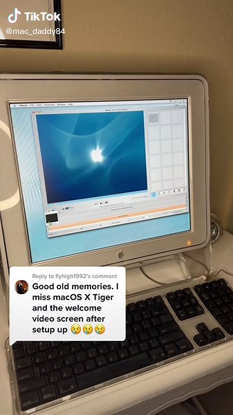 Exploring Vintage Apple Welcome Screens from the 2000s