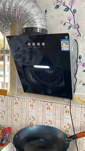 KANDUNGAN IKLAN – MESIN PENYEDUT ASAP DAPUR 🔥🍳 ✨ PENYELESAIAN HILANGKAN BAU MINYAK & ASAP – DAPUR SENTIASA SEGAR ✨ 💨 Sedutan kuat: Menghilangkan bau makanan dan asap minyak dengan cepat, tidak melekat pada langsir, dinding atau peralatan dapur 🔇 Operasi senyap: Bunyi rendah, memasak lebih selesa tanpa gangguan 🖤 Reka bentuk kaca melengkung yang moden: Menjadikan ruang dapur lebih elegan dan mewah 🧼 Mudah dibersihkan: Permukaan kaca licin, senang dilap 🔘 Panel kawalan yang mudah digunakan: