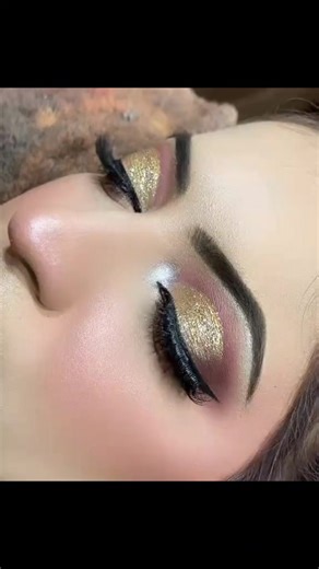 Master Online Shopping for Aspiring Makeup Artists