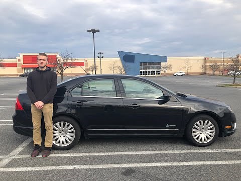 The 2011 Ford Fusion Hybrid is a Surprisingly Luxurious Sedan