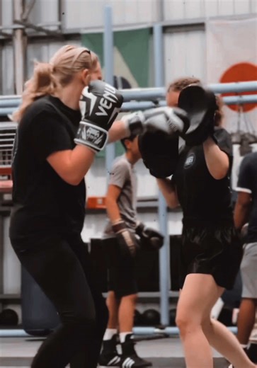 Why all teen girls should start kickboxing… 🥊 1. Builds Confidence 💥 Kickboxing helps you feel strong, capable, and proud of what your body can do - confidence that shows in and out of the gym. 2. Gets You Fit (Without the Boring Workout) 🏋🏼‍♀️ It’s a fun, high-energy way to build strength, tone up, and boost endurance - no treadmill required. 3. Punch Out Stress 🧠 School, social pressure, and life can be overwhelming. Kickboxing is a powerful (and fun) way to release stress and feel better